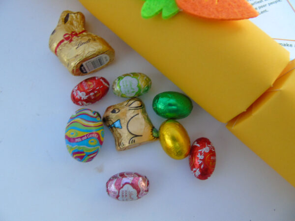 Racing Carrot Easter Cracker - Image 3